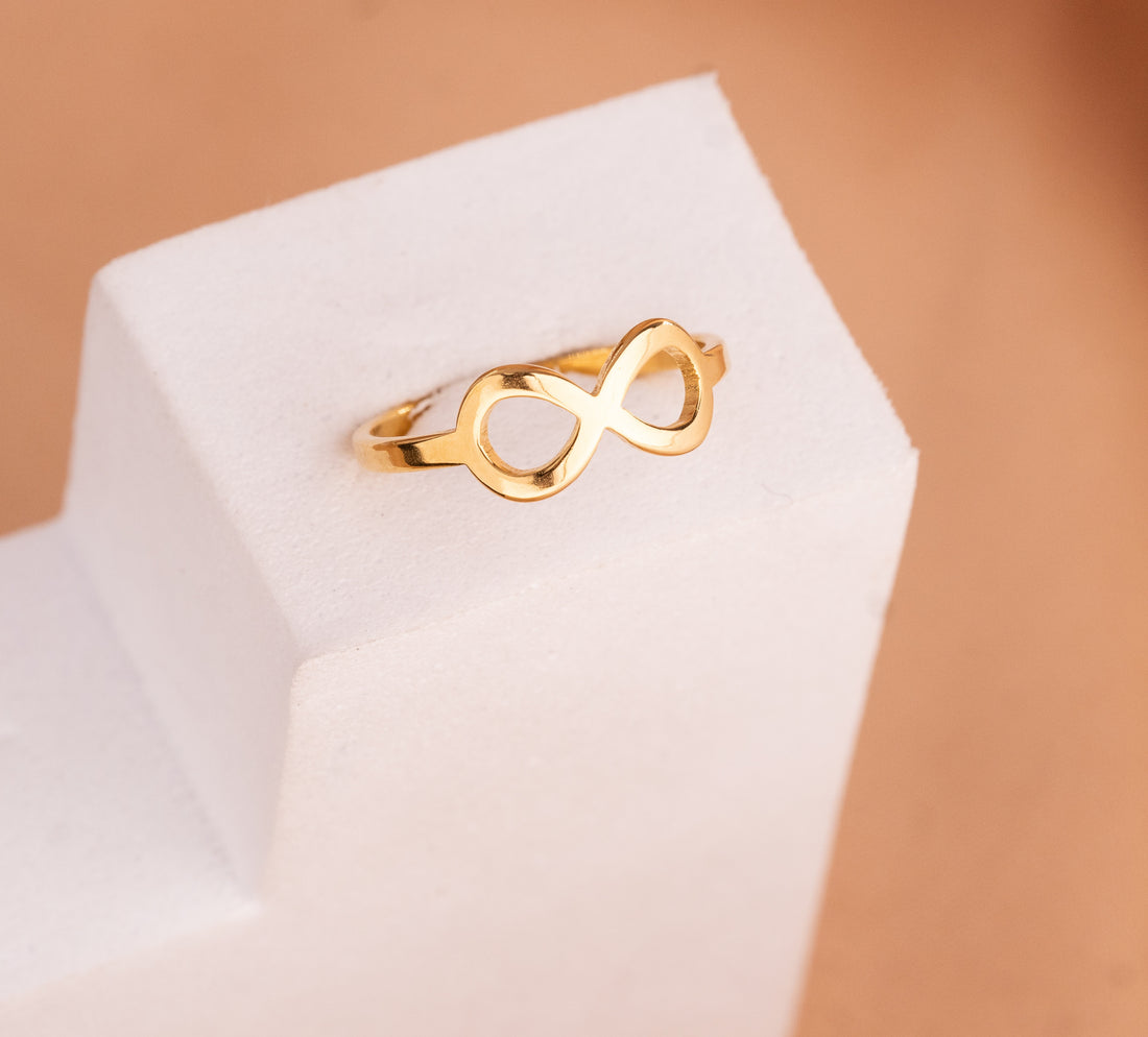 Anillo Infinito Dorado Talla 7 Ref:A1781