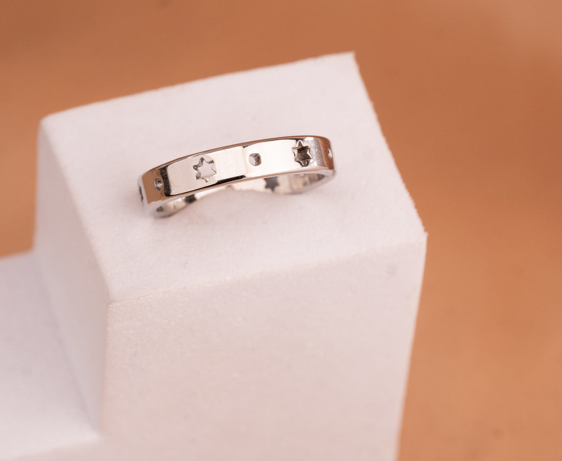 Argolla  Estrellas Plateada Talla 7 Ref:A425