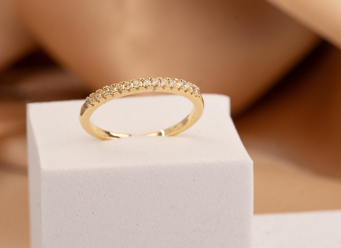 Argolla Dorada Circones Blancos Ref: A583