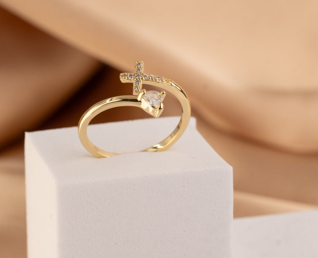 Anillo Cruz Corazón Dorado Ref: A543