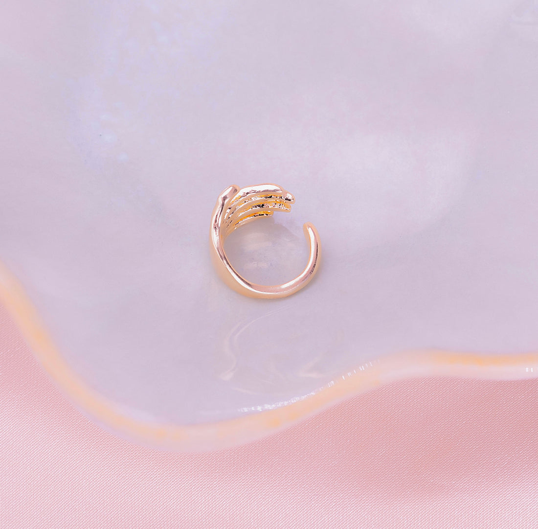 Ear Cuff Mano Dorada Ref: E354