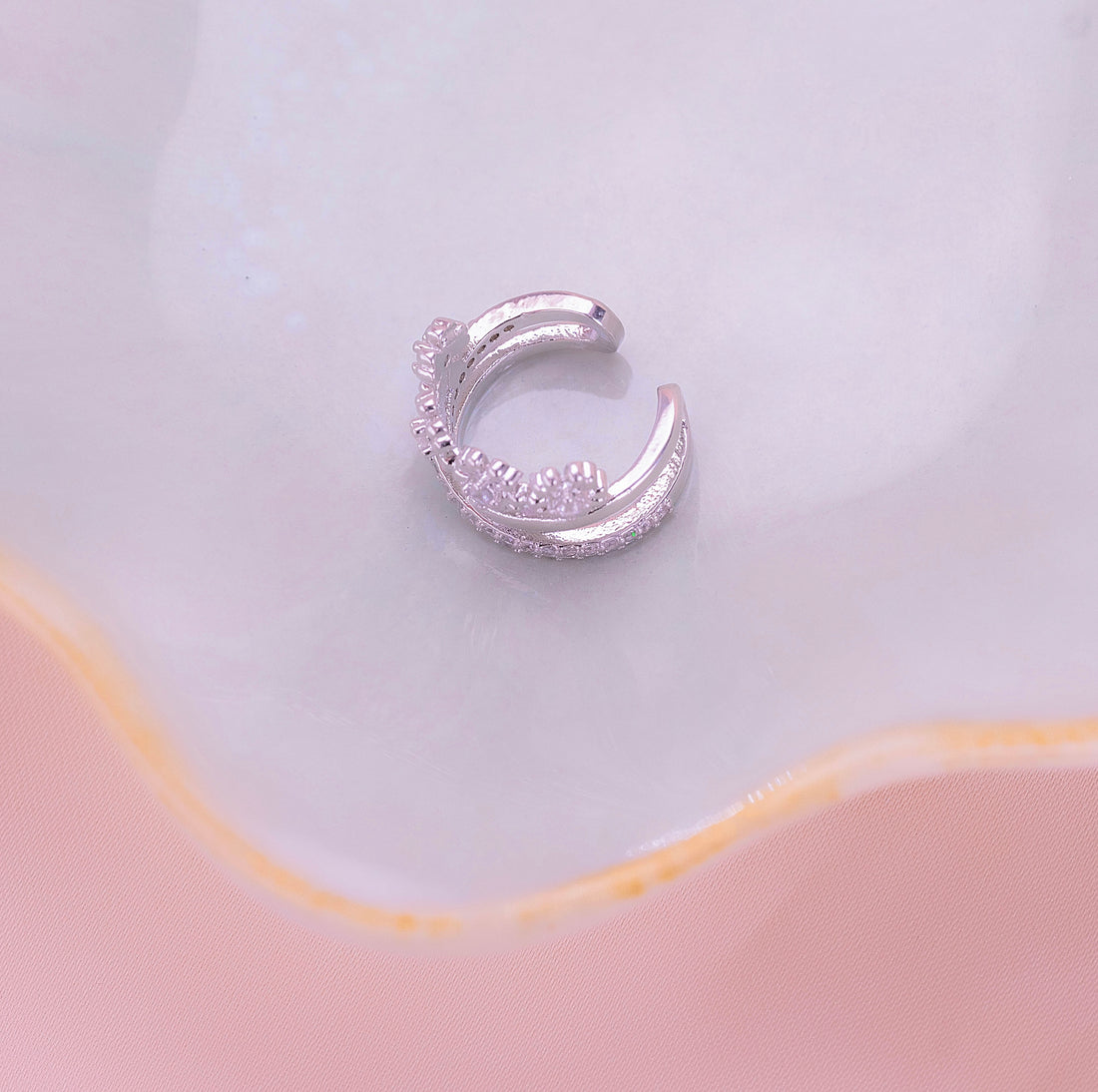 Ear Cuff Camelia Plateado Ref:E388