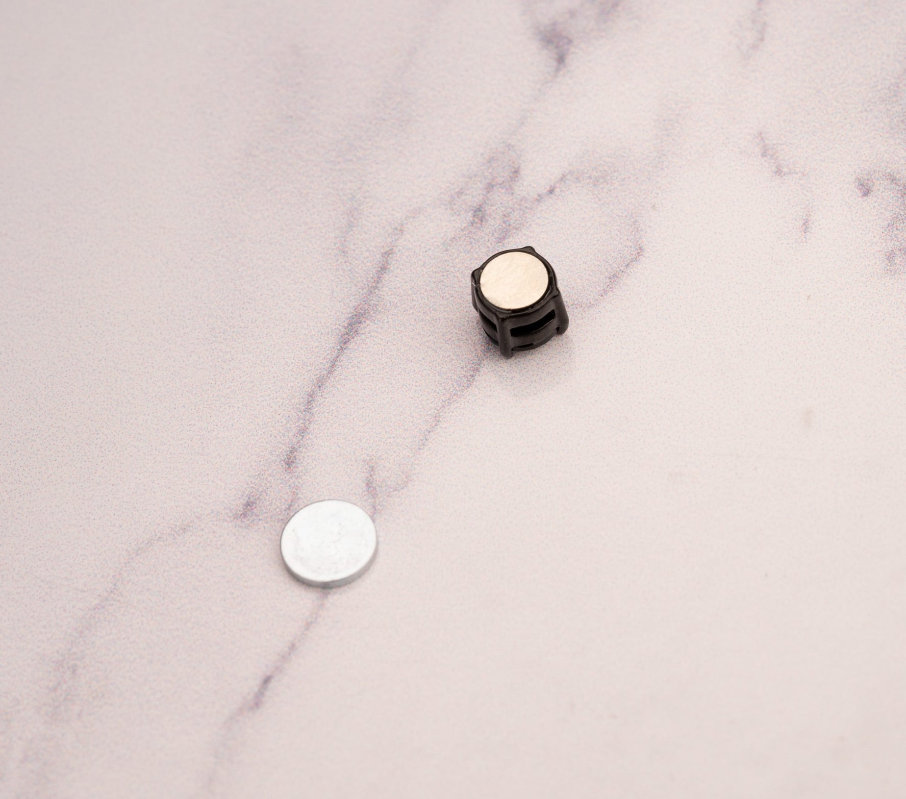 Topo Imán Hombre Circón Negro Ref: F249