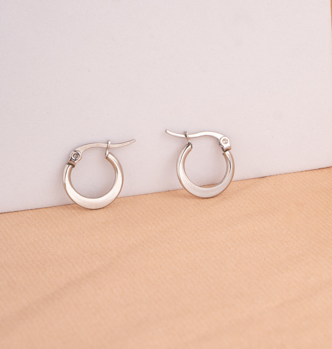 Candongas Planas Plateadas Ref:B2204