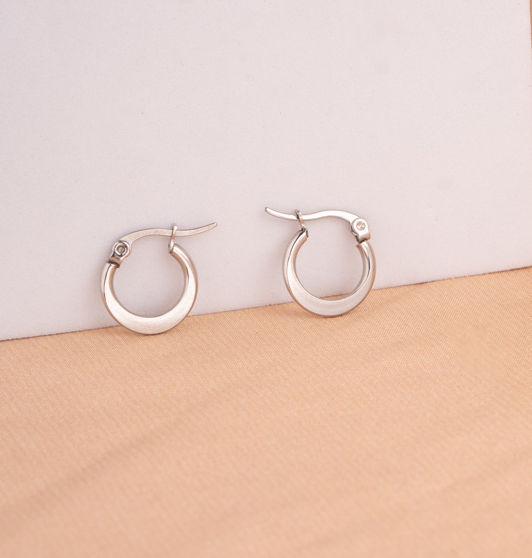 Candongas Planas Plateadas Ref:B2204