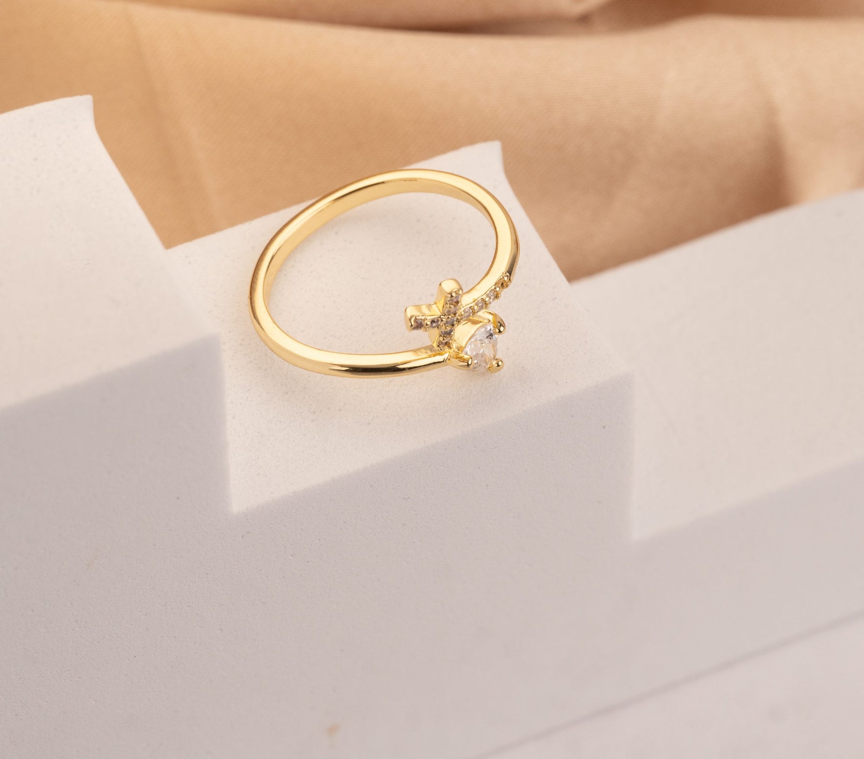 Anillo Cruz Corazón Dorado Ref: A543