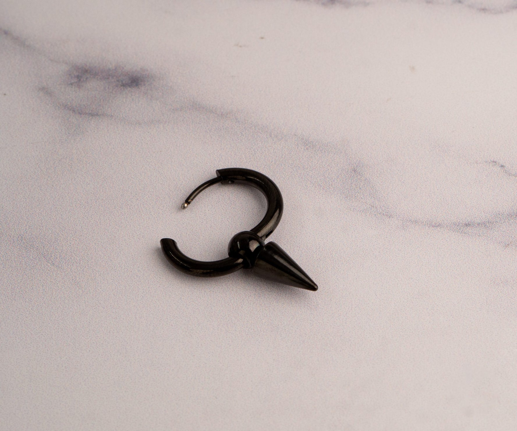 Arete Colmillo Negro Hombre  Ref: F387