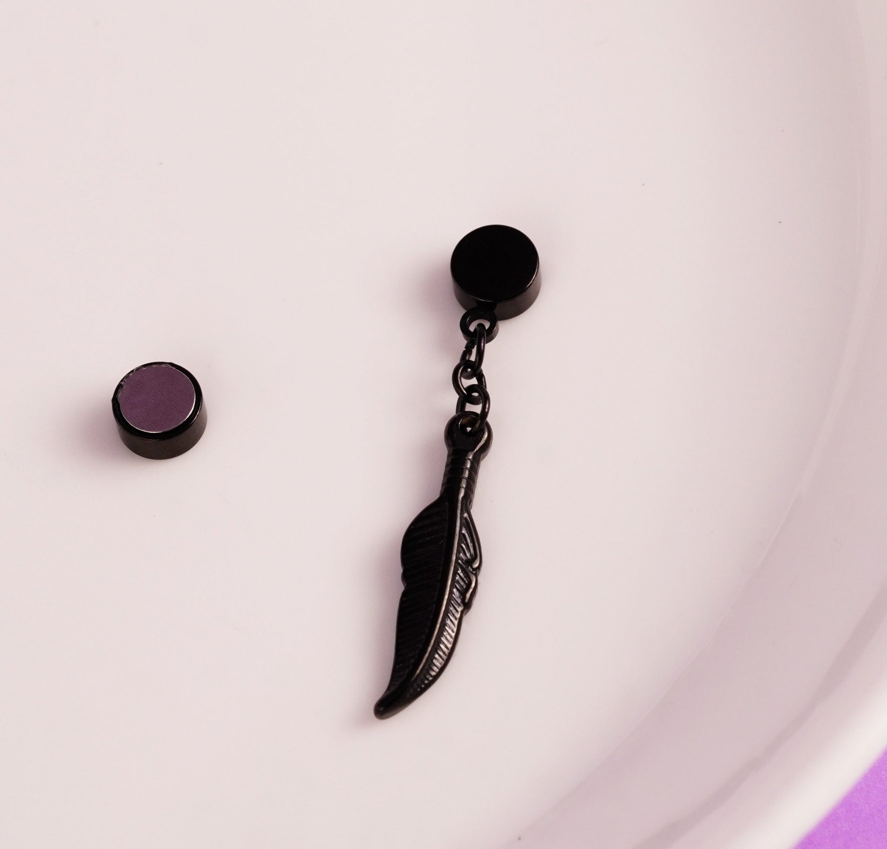 Arete Pluma Imán Negro Ref: F346