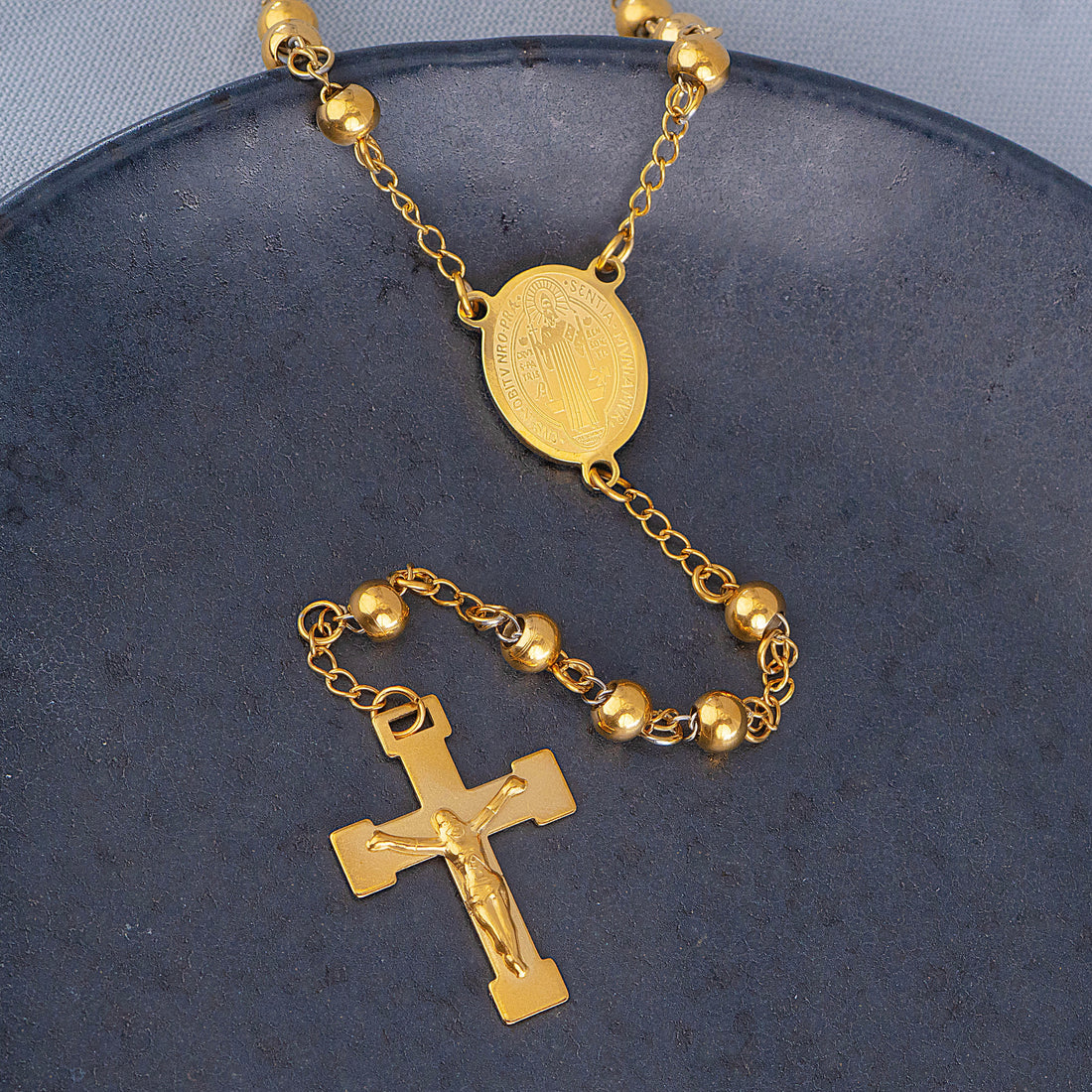 Camándula San Benito Dorada Ref: F945