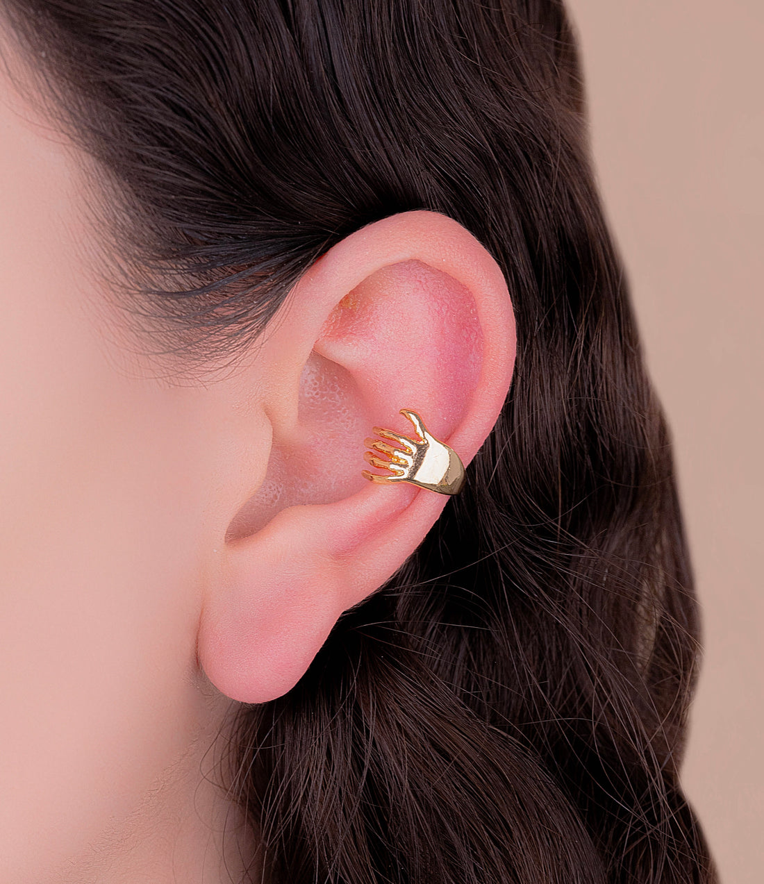 Ear Cuff Mano Dorada Ref: E354
