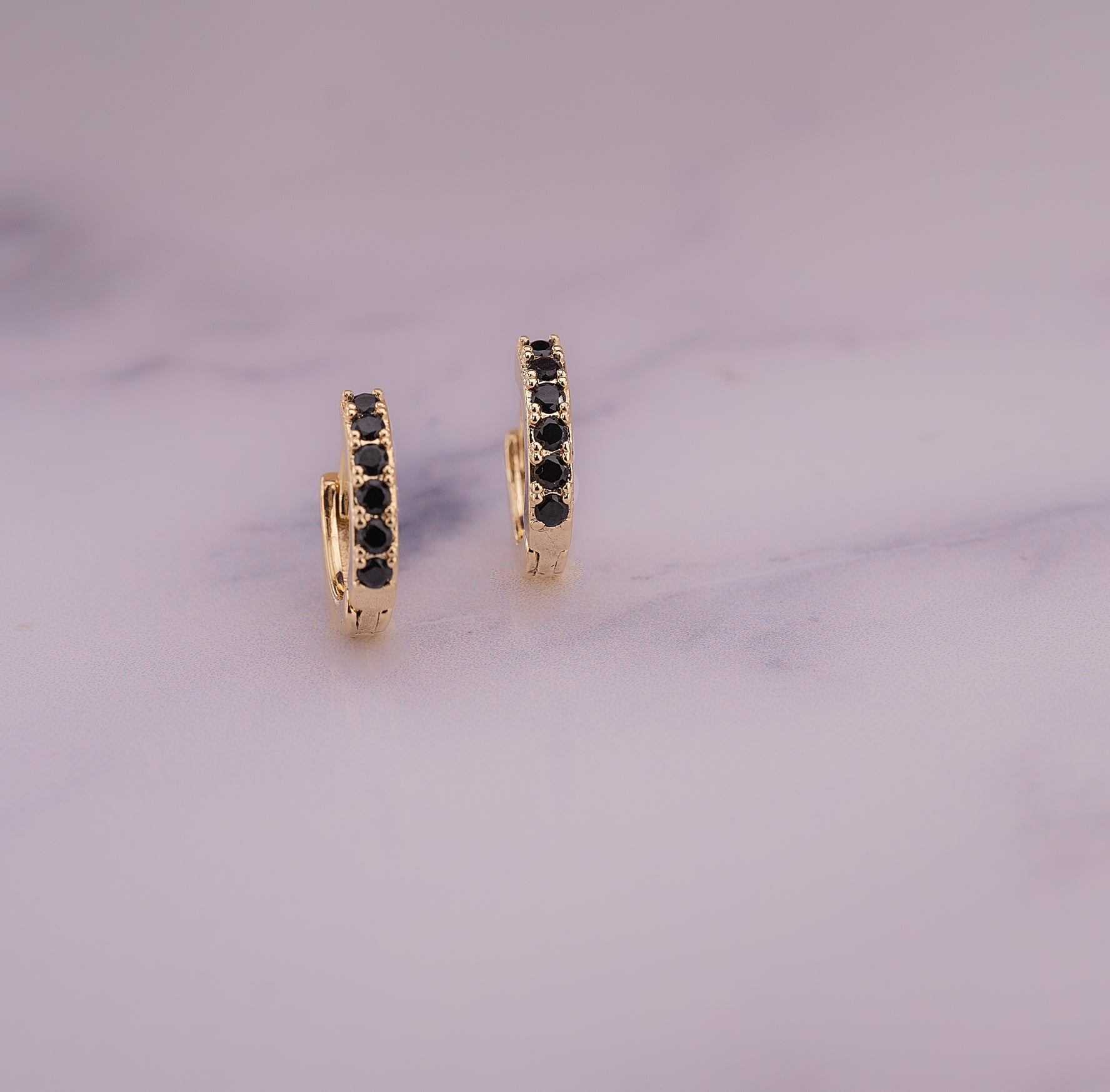 Candongas Doradas Circones Negros Ref: B286