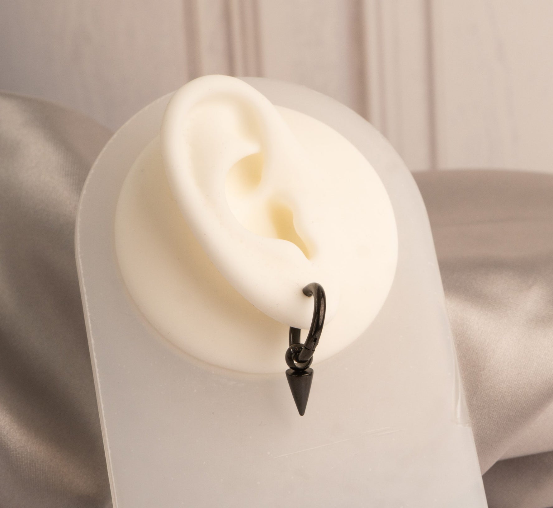 Arete Colmillo Negro Hombre  Ref: F387